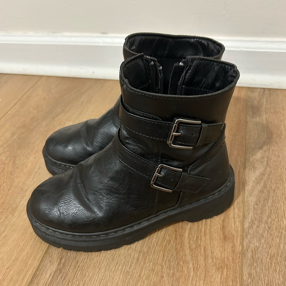 Black leather Buckle Ankle Boots